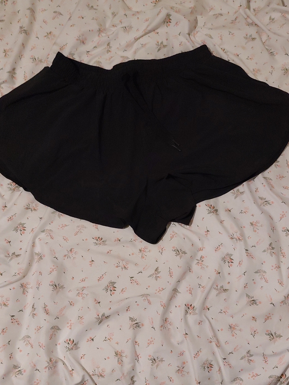 Women’s Black Elastic-Waist Pull-On Shorts